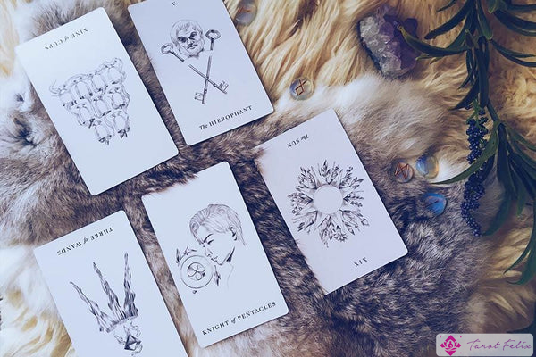 Un ejemplo de lectura de tarot utilizando la Tirada de Luna Nueva de Tauro